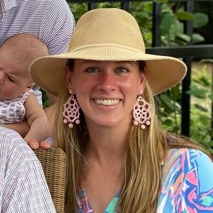 Meet your Posher, Elizabeth